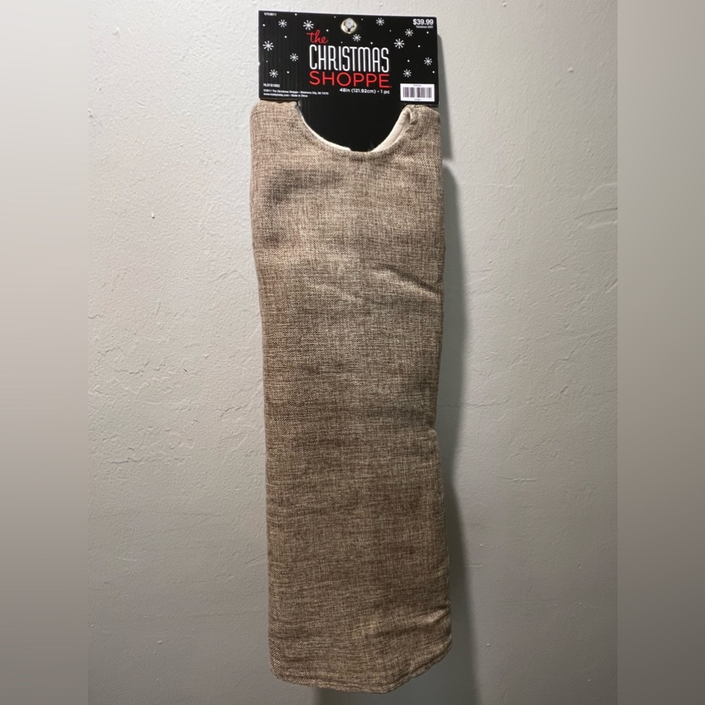 Burlap Tweed Material NWT Tree Skirt round heavy Duty, Priced half off 😀